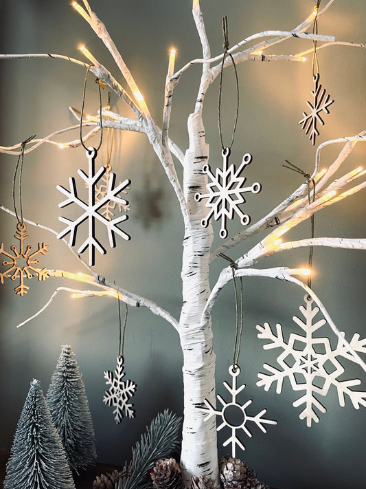 Pack of 7 Wooden Snowflake Baubles / Scandi Christmas Tree Hanging | Modern Nordic Christmas Dec