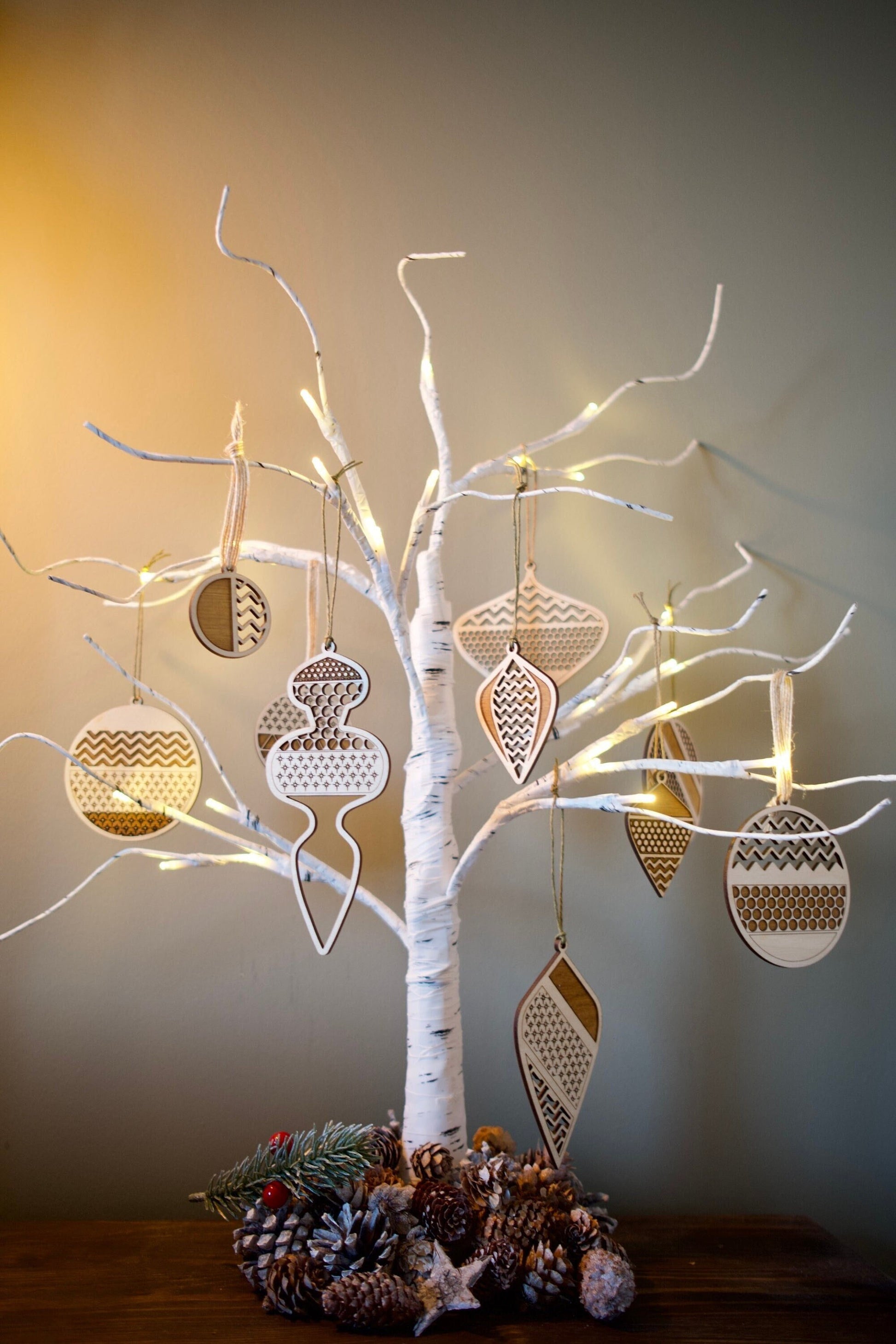 Set of 10 Wooden Nordic Baubles, Scandi Christmas Tree Bauble / Tree Hanging | Modern Christmas dec